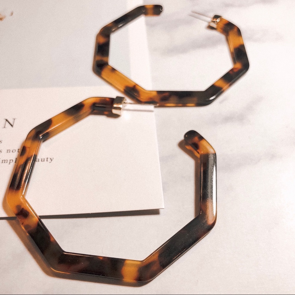 Restock⭐️ Devri Blonde Tortoise Hoop Earrings - Picture 6 of 7